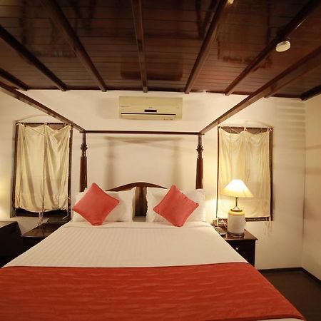 Heritage Methanam Kochi Exterior foto